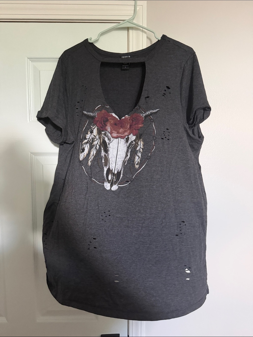 torrid Charcoal V-Neck Skull & Rose Graphic Tee